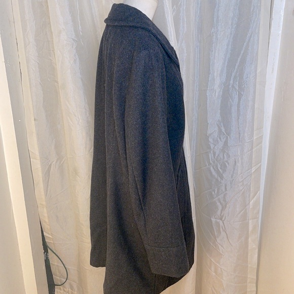 EUC Women’s St. John’s Bay dark grey peacoat size XL - Picture 4 of 6